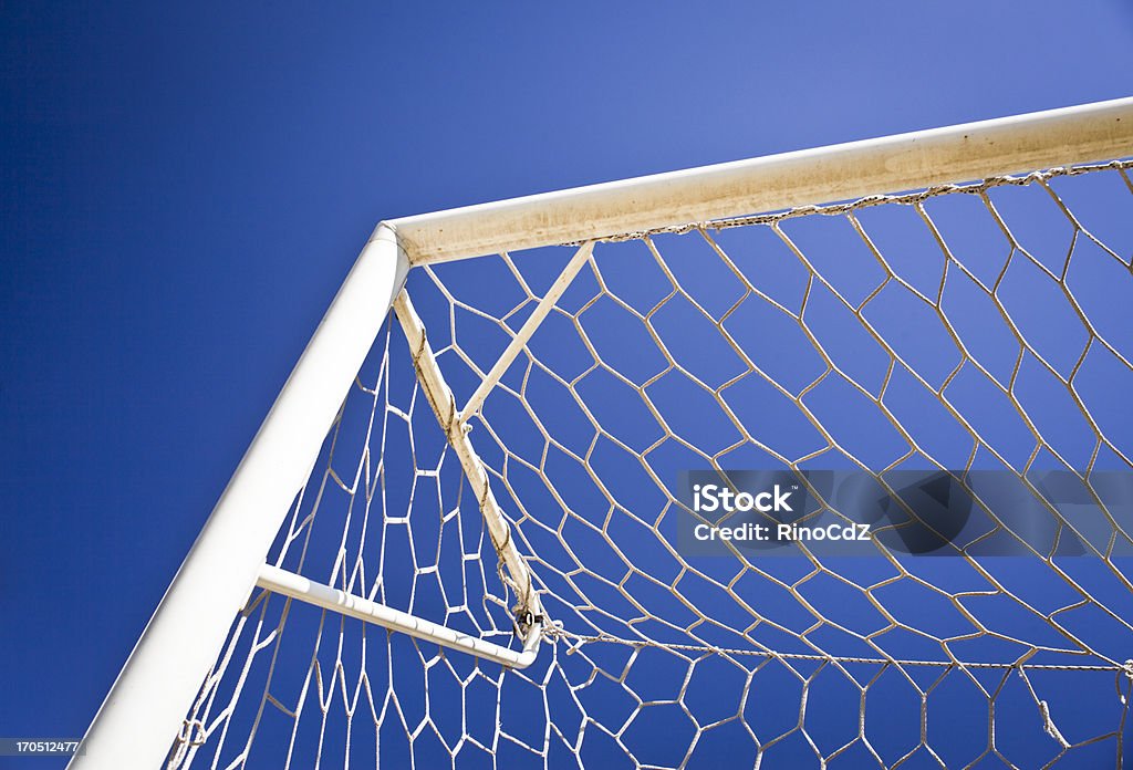 Cage de but de football contre ciel bleu - Photo de Football libre de droits
