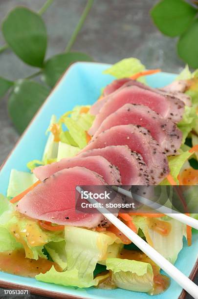 Ensalada De Atún Tataki Foto de stock y más banco de imágenes de Alimento - Alimento, Alimentos cocinados, Aliño para la ensalada