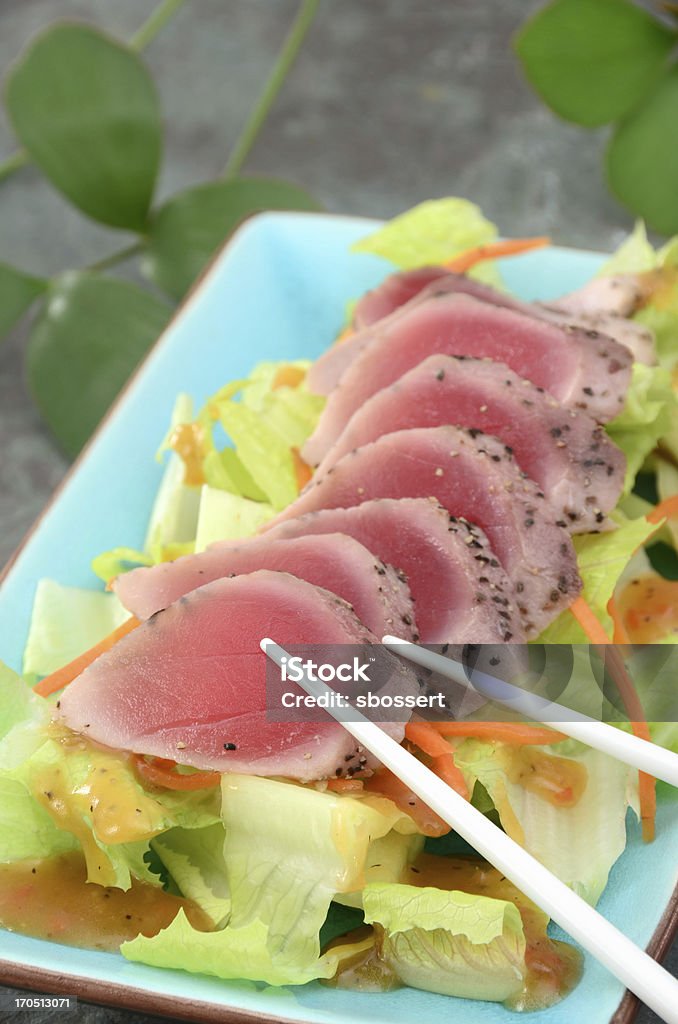 Салат из тунца Tataki - Стоковые фото Без людей роялти-фри