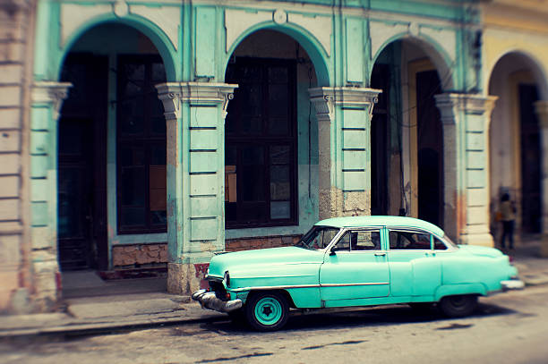 istock Havana Cuba Antique American Car Colonial Architecture 170521449