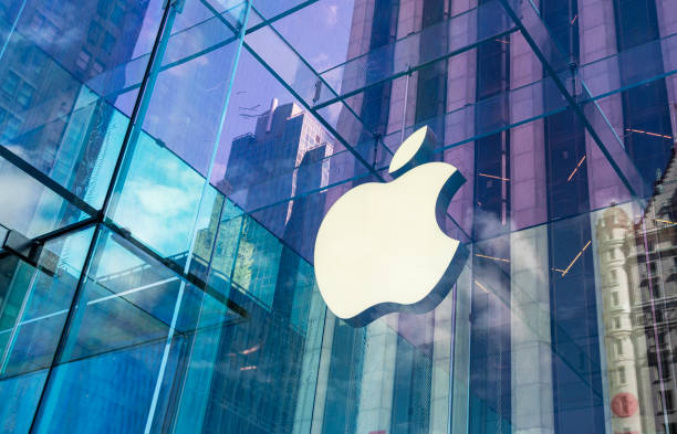 Apple Store at 5th Ave in Manhattan, New York City New York City, United States - September 27, 2016: Glass building of the Apple Store with huge Apple Logo at 5th Avenue near Central Park. The store is designed as the exterior glass box above the underground display room apple computer stock pictures, royalty-free photos & images