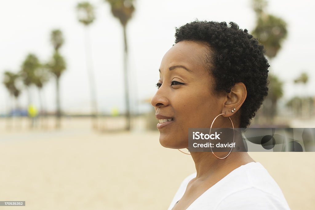 Mulher na praia - Foto de stock de Adulto royalty-free