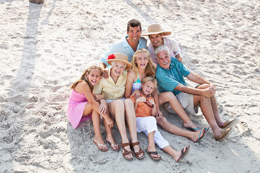Familia en la playa photo