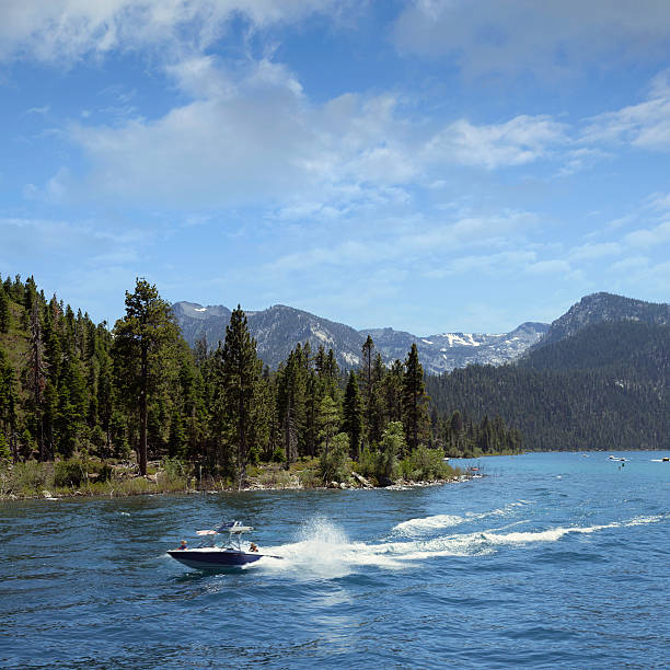 été au bord du lac tahoe - motorboat nautical vessel speedboat lake photos et images de collection