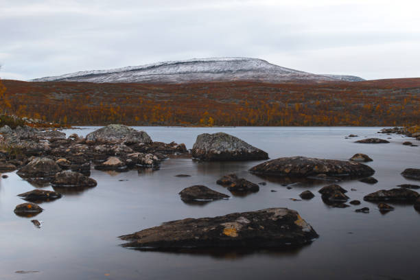 lake in the mountains in the north of finland - saana imagens e fotografias de stock