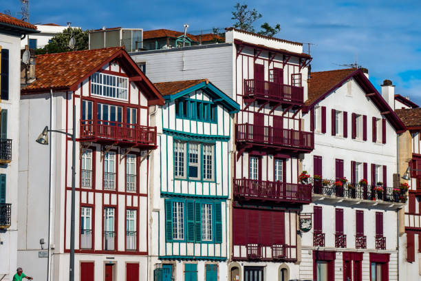 saint-jean-de-luz, frankreich - st jean de luz harbor basque provinces france stock-fotos und bilder