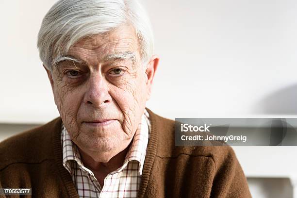 Photo libre de droit de Homme Senior Portrait banque d'images et plus d'images libres de droit de Adulte - Adulte, Cheveux gris, Contemplation