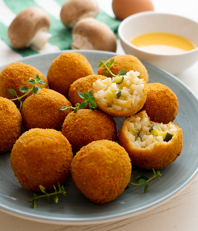 Recipe for arancini with zucchini in a small format similar to a Spanish tapa crequette..