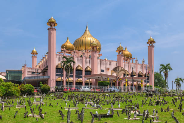 mosquée bandaraya kuching située à kuching - sarawak state photos et images de collection