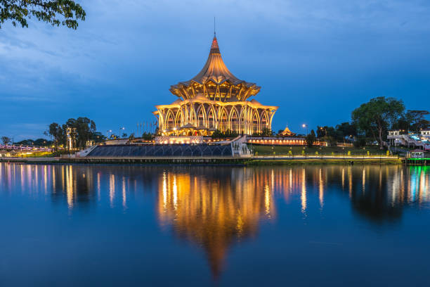 new sarawak state legislative assembly building in kuching - sarawak state imagens e fotografias de stock