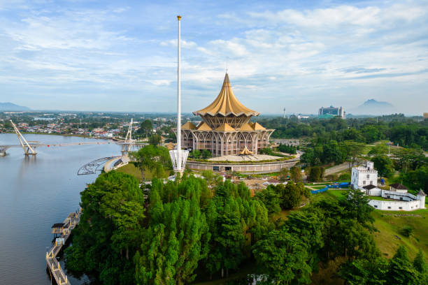 new sarawak state legislative assembly building in kuching - sarawak state imagens e fotografias de stock