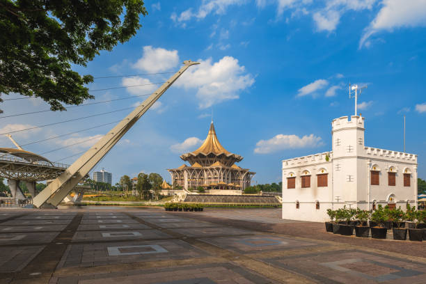 new sarawak state legislative assembly building in kuching - sarawak state imagens e fotografias de stock