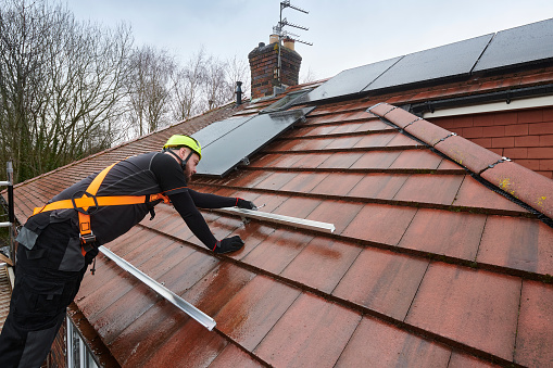 solar panel installer