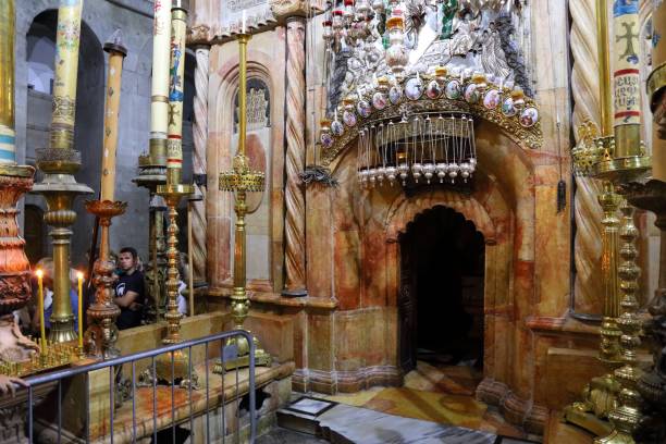 heiligen grabes in jerusalem - christian quarter stock-fotos und bilder