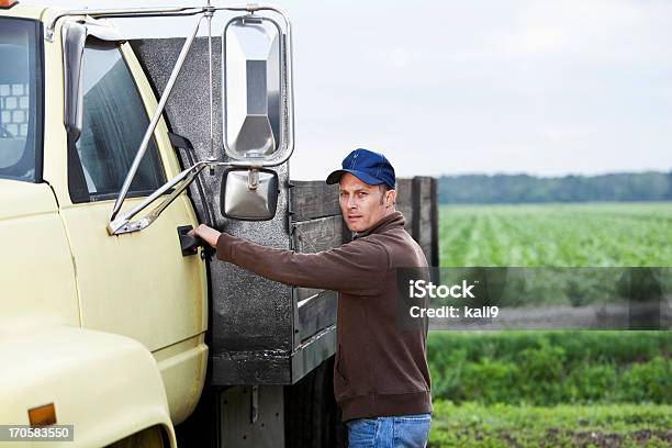 農家にトラックを移動 - トラックのストックフォトや画像を多数ご用意 - トラック, 軽トラック, 農業従事者