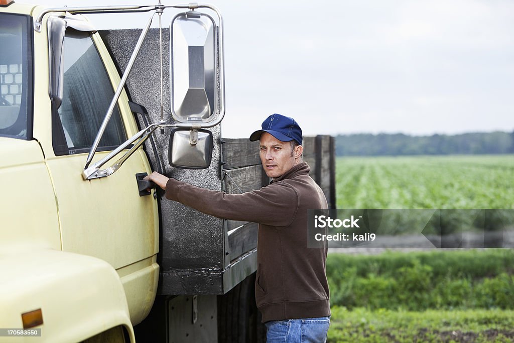Agricultor ter em camião - Royalty-free Camião Foto de stock