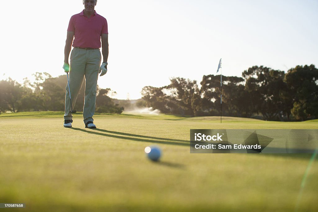 Homem jogando golfe - Foto de stock de 45-49 anos royalty-free