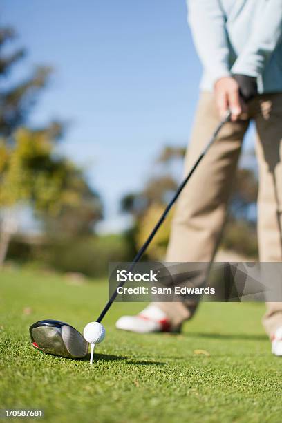 Nahaufnahme Des Golf Club Über Den Golf Ball Hit Stockfoto und mehr Bilder von Golf - Golf, 45-49 Jahre, Aufnahme von unten