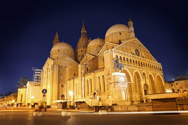 Basilica of Saint Anthony in Padua Basilica of Saint Anthony of Padua by night. See my other photos from Italy: http://www.oc-photo.net/FTP/icons/italy.jpg basilica of st anthony of padua stock pictures, royalty-free photos & images