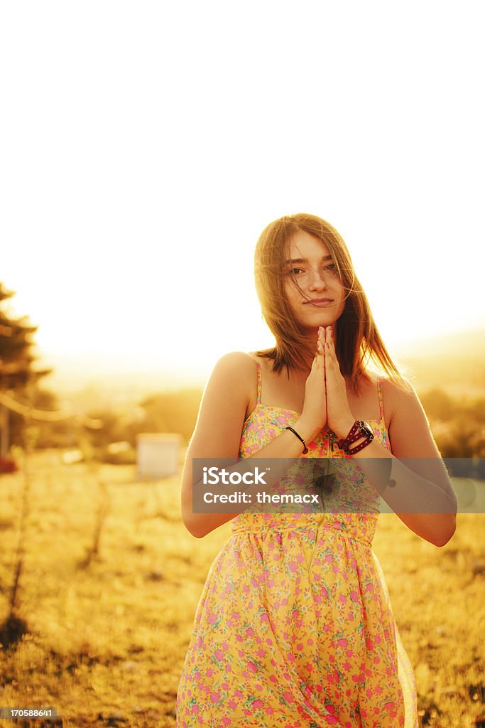 Ritratto di Ragazza adolescente con tramonto - Foto stock royalty-free di Adulto