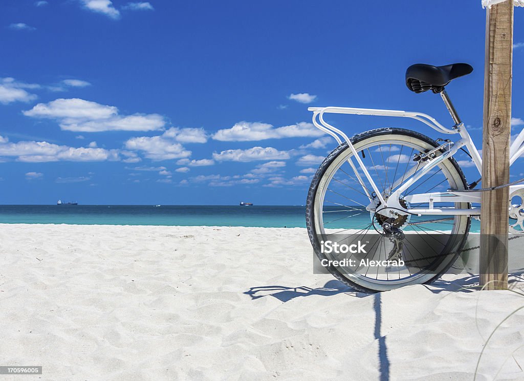 Bicicleta en Miami Beach - Foto de stock de Bicicleta libre de derechos