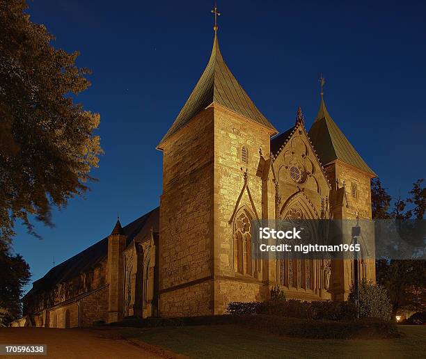 Katedra W Nocy W Stavanger Norwegia - zdjęcia stockowe i więcej obrazów Stavanger - Stavanger, Architektura, Bez ludzi