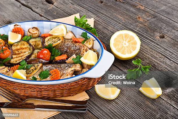 Labraks Pieczony Z Warzyw Świeże - zdjęcia stockowe i więcej obrazów Bez ludzi - Bez ludzi, Cytryna, Fotografika