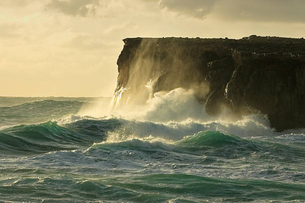 stormy 바다빛 - ocean cliff 뉴스 사진 이미지
