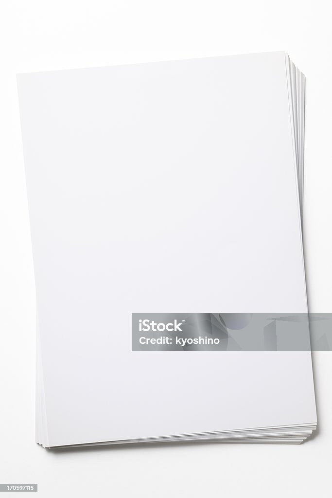 Isolé photo de vide empilement de papier sur fond blanc - Photo de En papier libre de droits