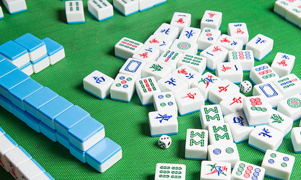 palying mahjong – zdjęcie