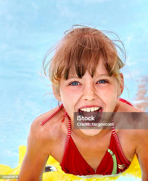 Foto de Crianças Nadando Com Bóia e mais fotos de stock de Aprender - Aprender, Atividade, Azul
