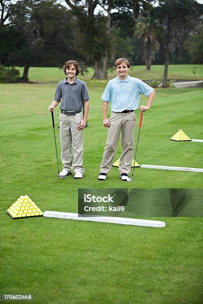 Boys 골프 드라이빙 레인지 골프에 대한 스톡 사진 및 기타 이미지 - 골프, 아이, 14-15 살
