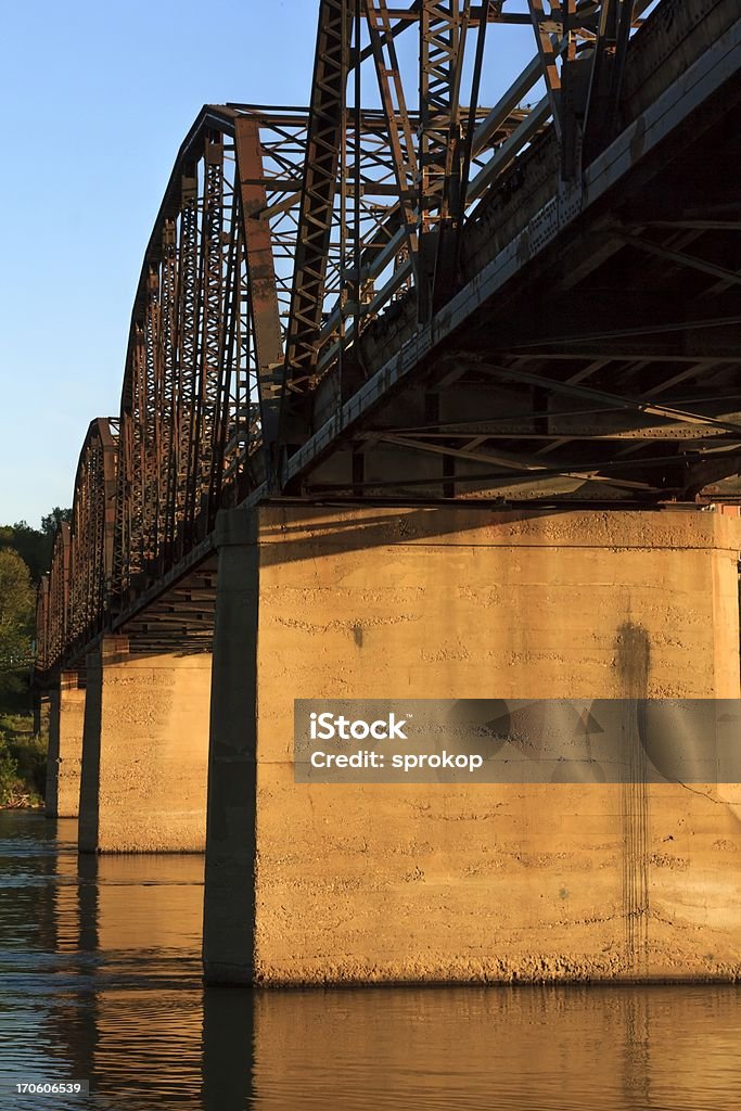 Vecchio Arrugginito Ponte in metallo - Foto stock royalty-free di Acciaio