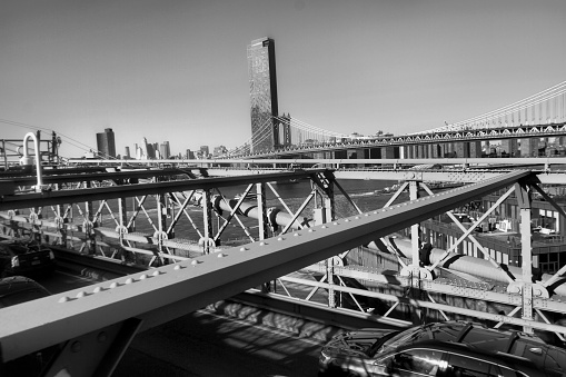 A view of Manhattan Bridge in Dumbo, a neightboor in brooklyn, A black and white photo
