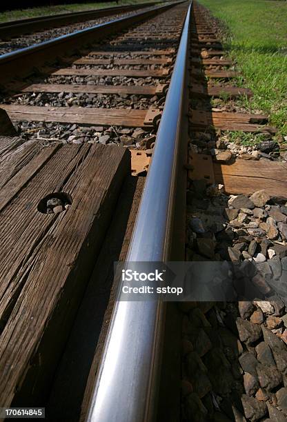 Las Pistas Foto de stock y más banco de imágenes de Andén de estación de tren - Andén de estación de tren, Azul, Baranda