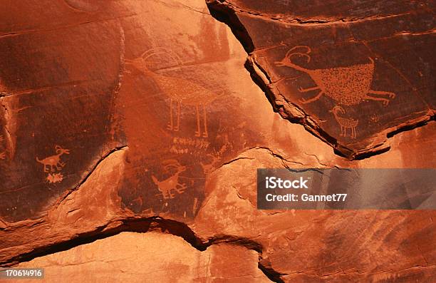Petroglyphs Долина Монументов Штат Аризона — стоковые фотографии и другие картинки Пещерные рисунки - Пещерные рисунки, Аризона - Юго-запад США, Без людей