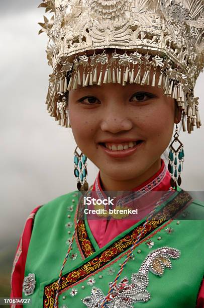 Zhuang Mniejszości Dziewczynalongsheng Chiny - zdjęcia stockowe i więcej obrazów Azjatycka kultura plemienna - Azjatycka kultura plemienna, Chiny, Chińczycy