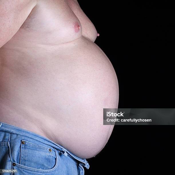 Grande Homem Barriga De Cerveja Isolado Em Preto - Fotografias de stock e mais imagens de Homens - Homens, Abdómen, Barriga de Cerveja