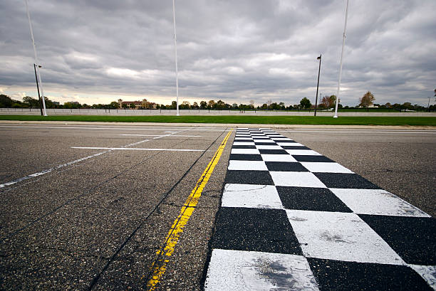 finish line (amplia - motor racing track sports race car motorized sport fotografías e imágenes de stock