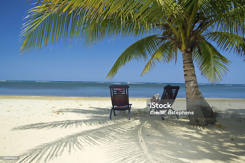 Relaja en la playa de remoto - Foto de stock de Playa libre de derechos