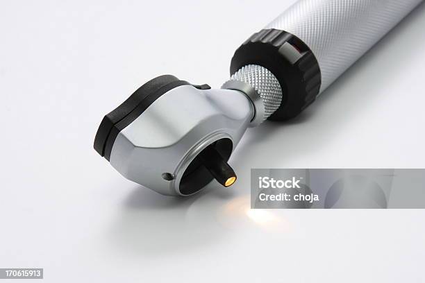 Medical Instrumentotoscope Con Lampada Accesa - Fotografie stock e altre immagini di Oftalmoscopio - Oftalmoscopio, Otite - Infiammazione, Scontornabile