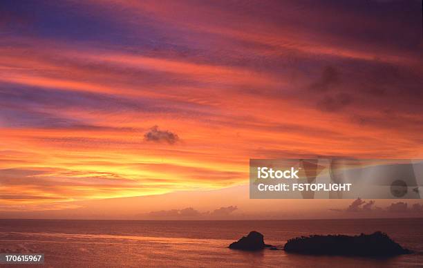 Hermosa Puesta De Sol En El Mar Foto de stock y más banco de imágenes de Isla de Margarita - Isla de Margarita, Venezuela, Agua