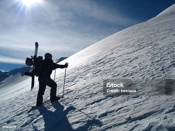Hikingsnowboarder Stockfoto und mehr Bilder von Bergsteigen - Bergsteigen, Colorado - Westliche Bundesstaaten der USA, Rocky Mountains