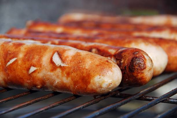 barbacoa - sausage knackwurst food bratwurst fotografías e imágenes de stock