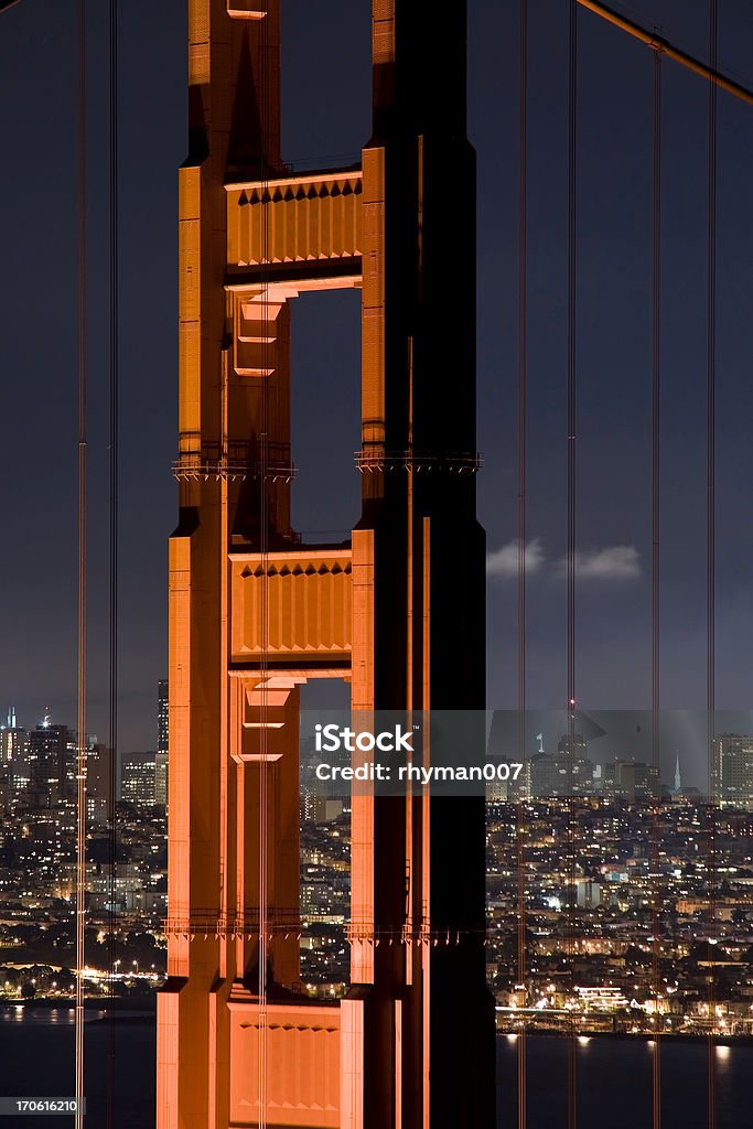 Ponte Golden Gate Tower, de noite - Foto de stock de Arquitetura royalty-free