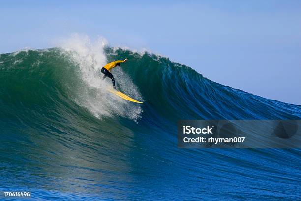 Apanhar Uma Onda 3 - Fotografias de stock e mais imagens de Grande - Grande, Onda, Surf