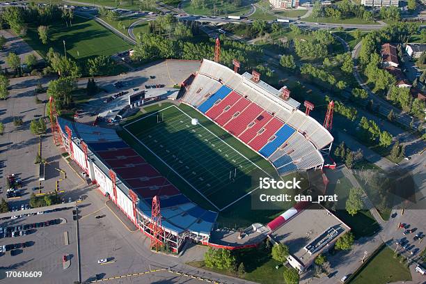 Stadio Di Football - Fotografie stock e altre immagini di Stadio - Stadio, Football americano, Veduta aerea