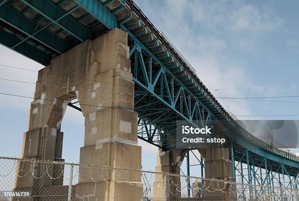 Puente Industrial Foto de stock y más banco de imágenes de Detroit - Michigan - Detroit - Michigan, Calle, Carretera elevada