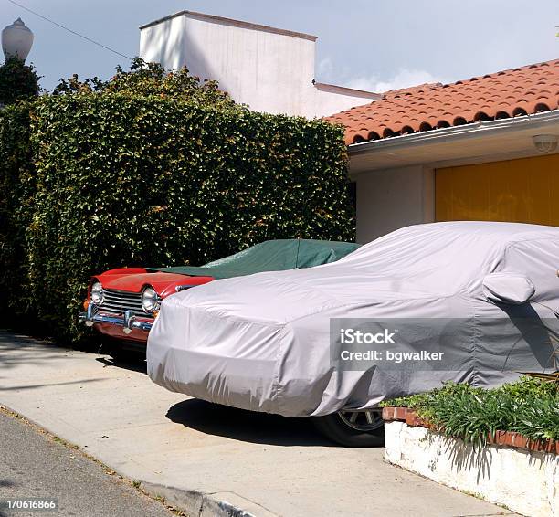 Carros Estacionados - Fotografias de stock e mais imagens de Capa de Automóvel - Capa de Automóvel, Carro, Casa