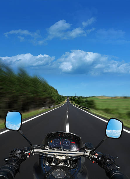 motorbike быстры�й бег по прямой road - motorcycle handlebar road riding стоковые фото и изображения